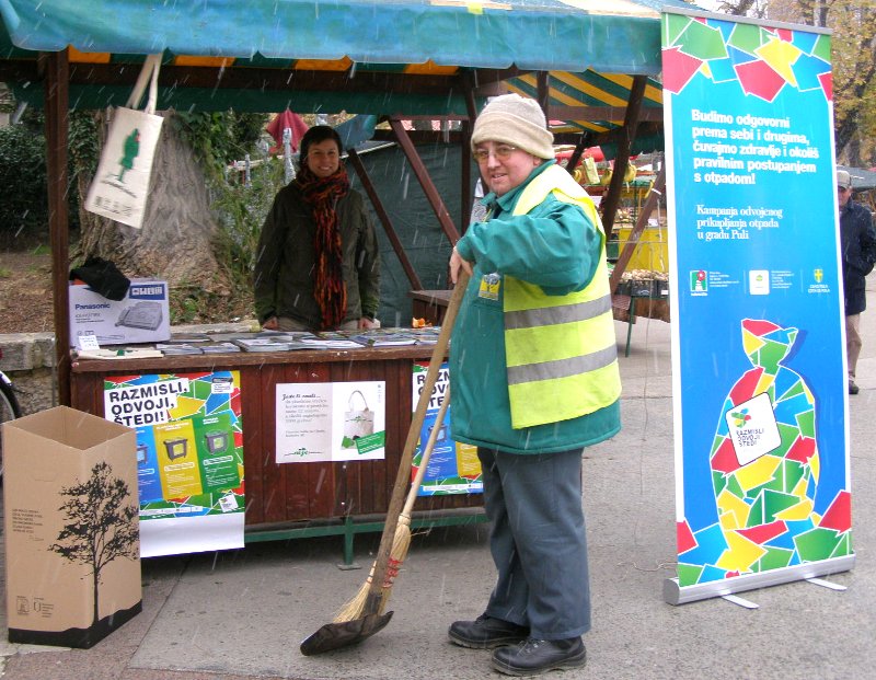 Trznica_Razmisliodvojistedi_Pula_2009.JPG